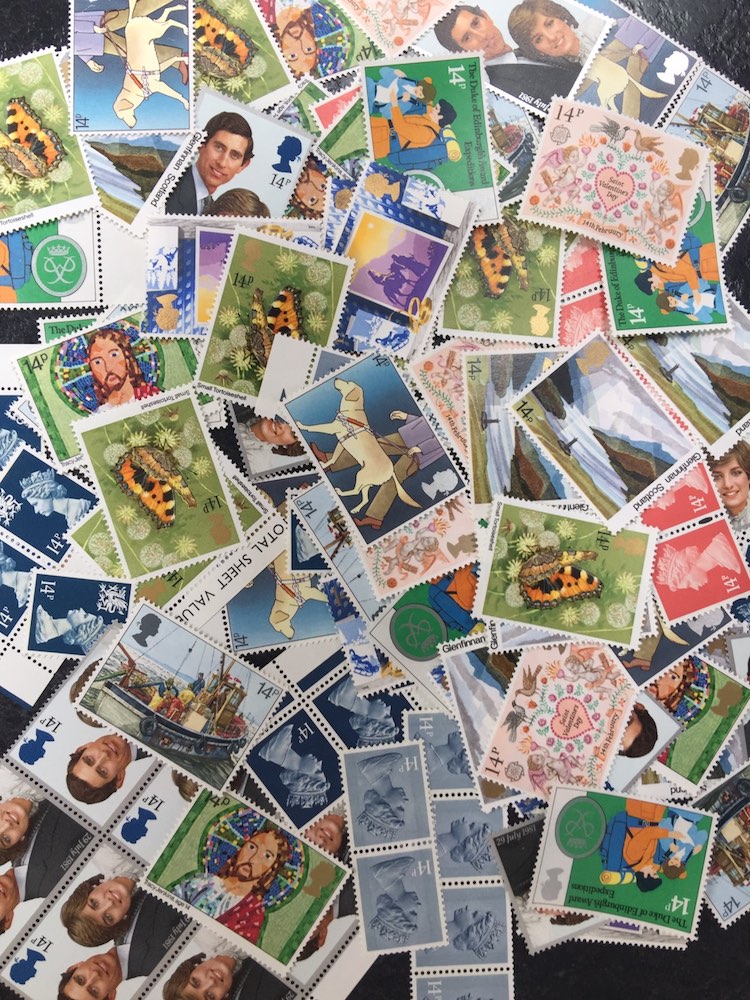 100 x 14p mixed postage stamps